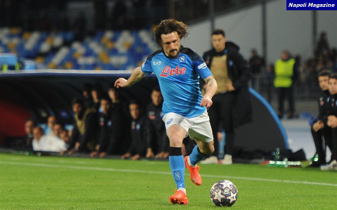 ALLENAMENTO Napoli Mario Rui Ha Effettuato Terapie Piscina E